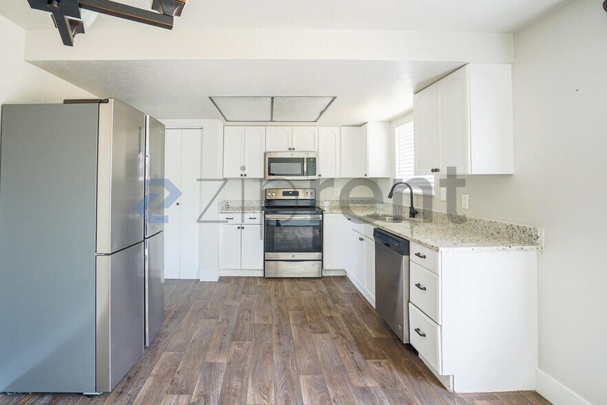 Building Photo - Unit Unit A