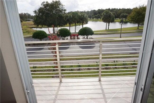 Building Photo - 1908 Greenbriar Ter