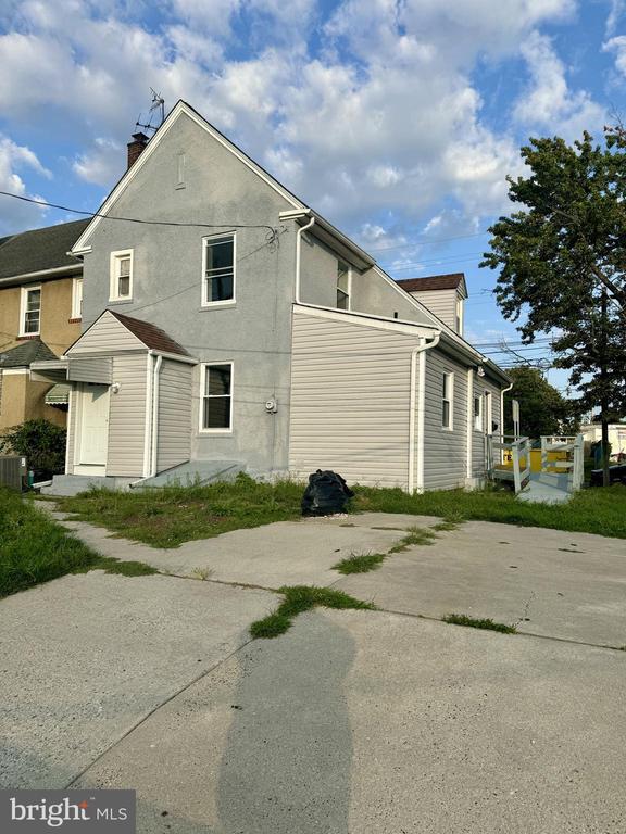 Building Photo - 224 S Hannevig Ave