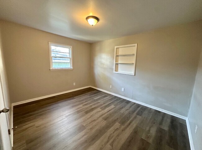 Building Photo - 3417 4th St W