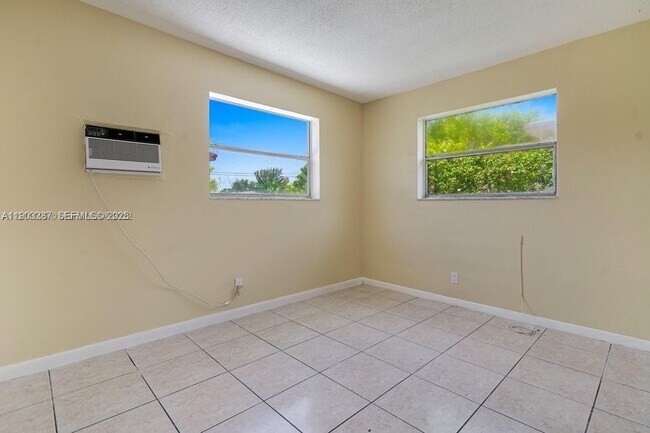 Building Photo - 805 NW 3rd Terrace