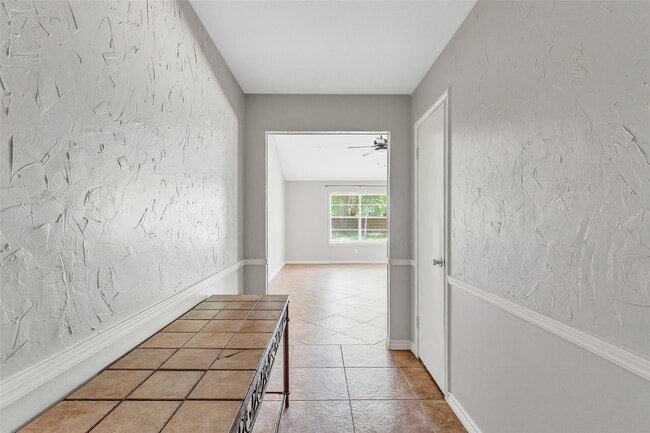 Building Photo - 2414 Chanay Ln