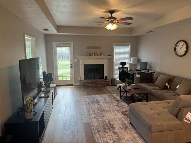 Building Photo - 44 Bloomfield Cove