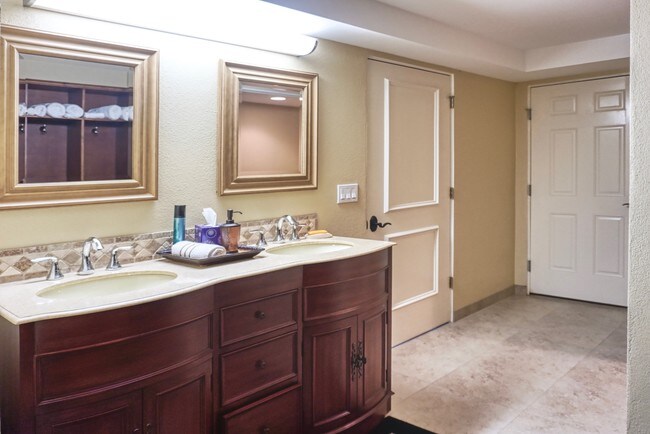 Building Photo - 1363 Oceanview Dr