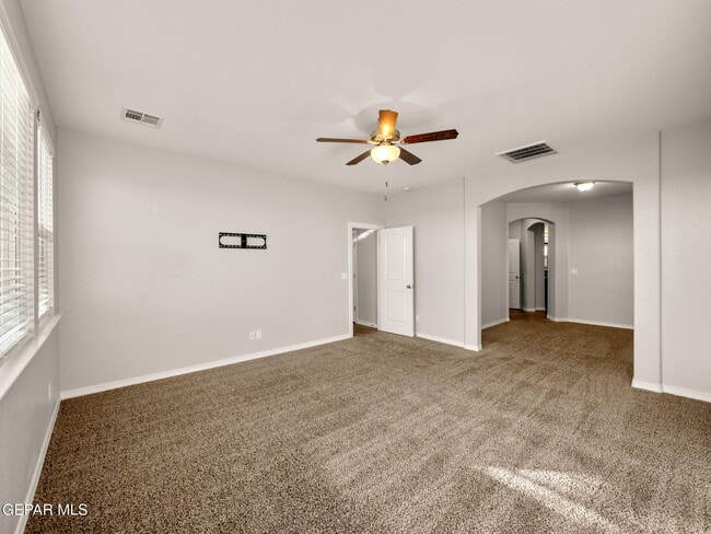 Building Photo - 5916 Hidden Acres Dr