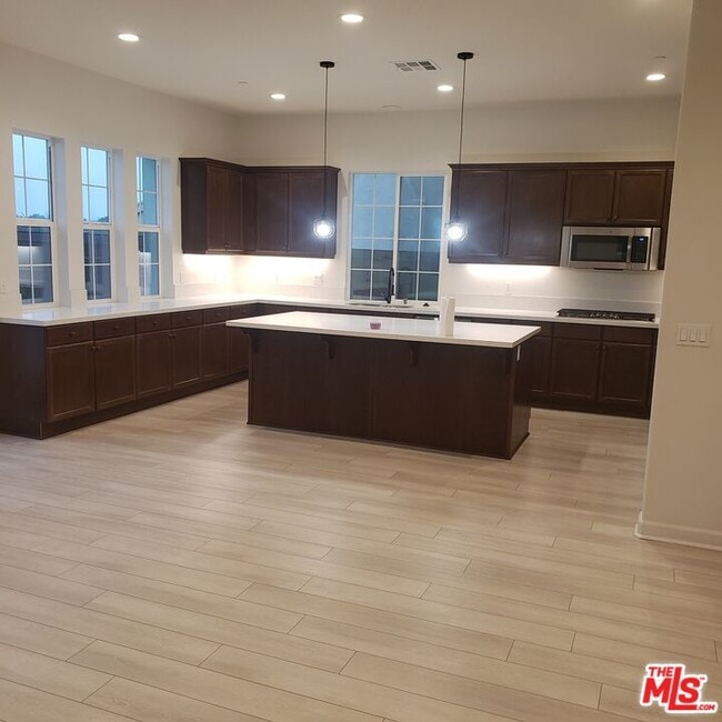 Building Photo - 1541 Thorpe Trl