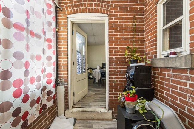 Building Photo - ? Spacious 3-Bedroom Home in Allentown – M...