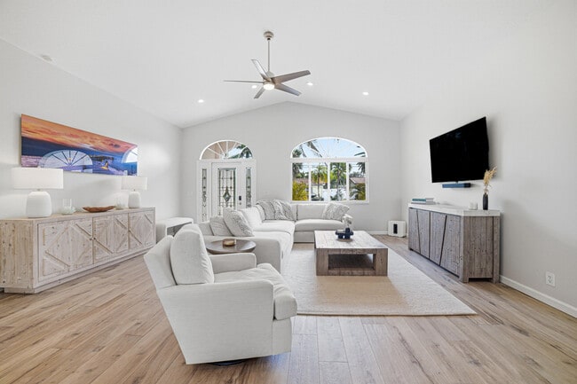 Building Photo - 2281 SE 11th St