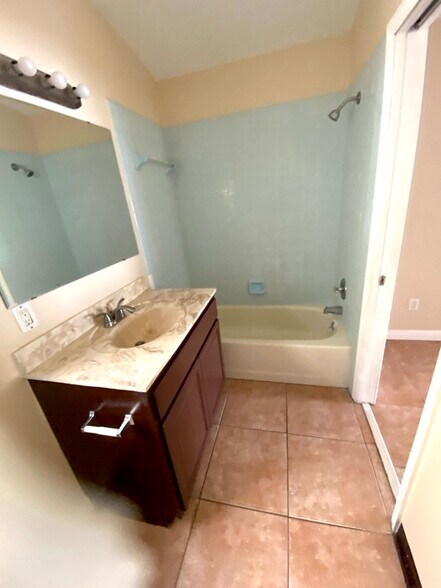 Building Photo - 4 Prosperity Ln