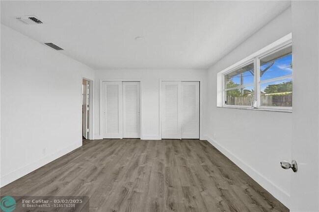 Building Photo - 5981 NE 22nd Way
