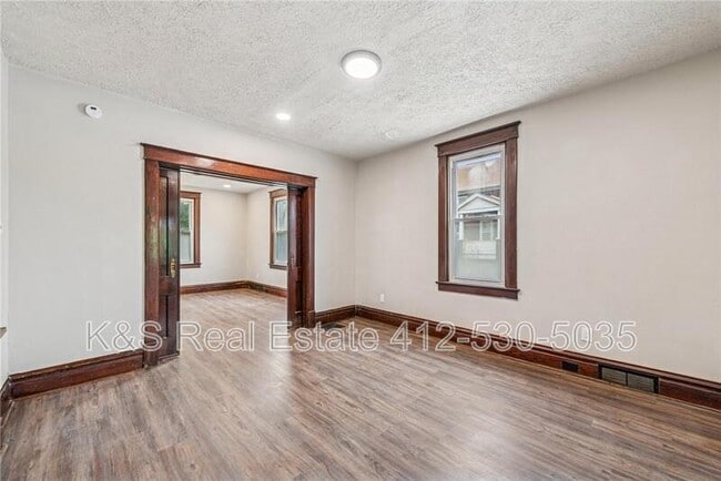 Building Photo - 518 10th St