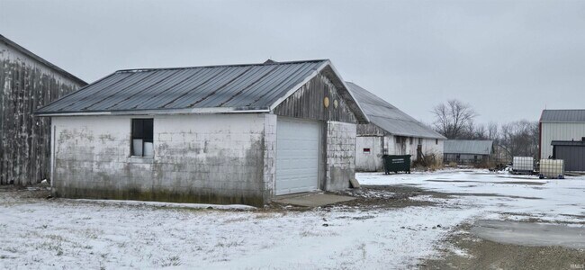 Building Photo - 9750 S Packerton Rd