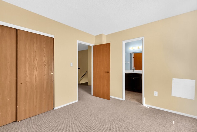 Building Photo - 28 Linwood Ave