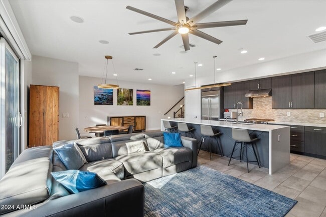 Building Photo - 240 W Missouri Ave