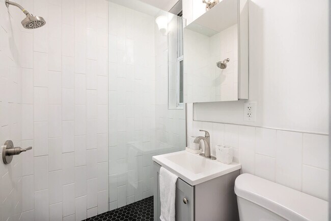 Building Photo - 501 1/2 E 83rd St