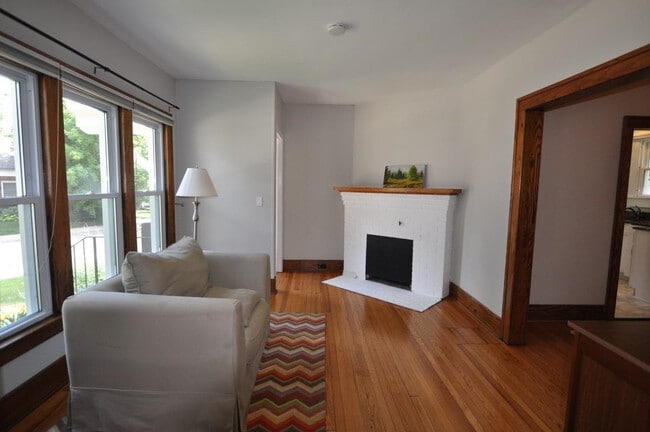 Building Photo - 921 Sylvan Ave