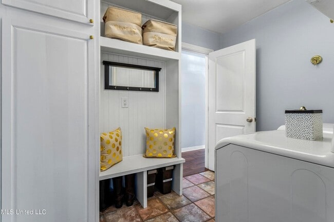 Building Photo - 3 BD 2 BA Home in the Bayou View School District of Gulfport includes LAWN CARE