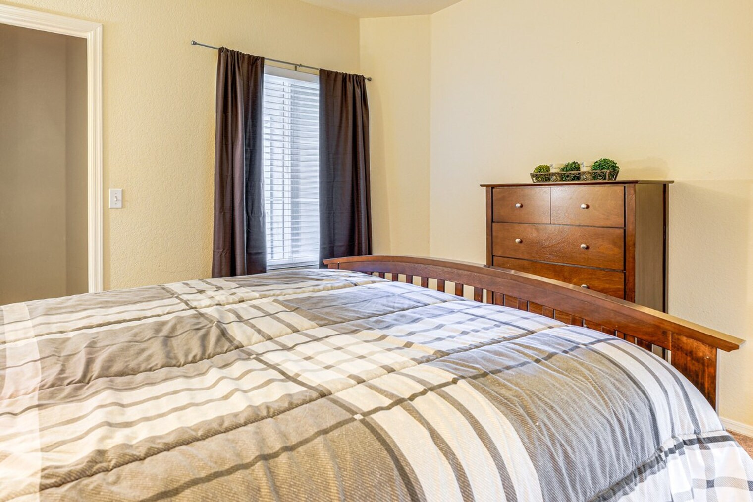 Building Photo - 9450 E Becker Ln