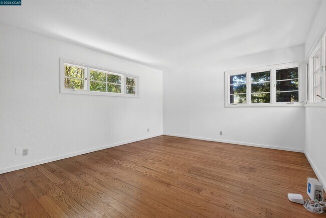 Building Photo - 755 Glenside Dr
