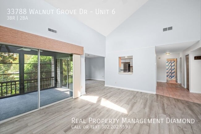 Building Photo - 33788 Walnut Grove Dr