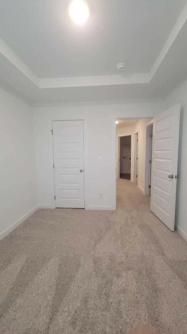 Building Photo - Section 8 Accepted!!! "Discover Comfort and Style: 3-Bed, 2.5-Bath Gem with Granite Elegance in H...