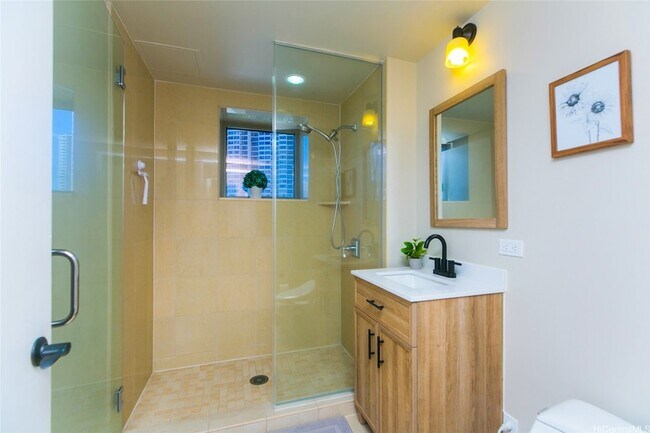 Building Photo - 1551 Ala Wai Blvd