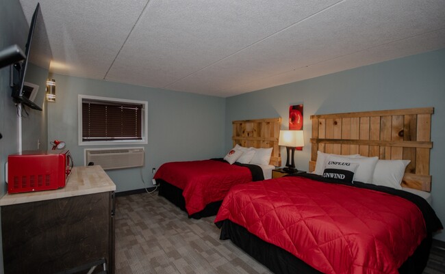 Double Queen Room - 609 S US Highway 61