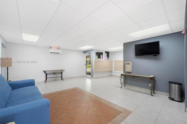 Building Photo - 1000 NE 14th Ave