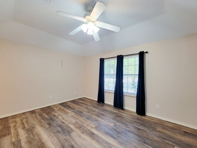 Building Photo - Welcome to your next home in the heart of Downtown Cleveland, Texas! This inviting 3-bedroom, 2-b...
