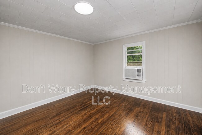 Building Photo - 1005 True Ln