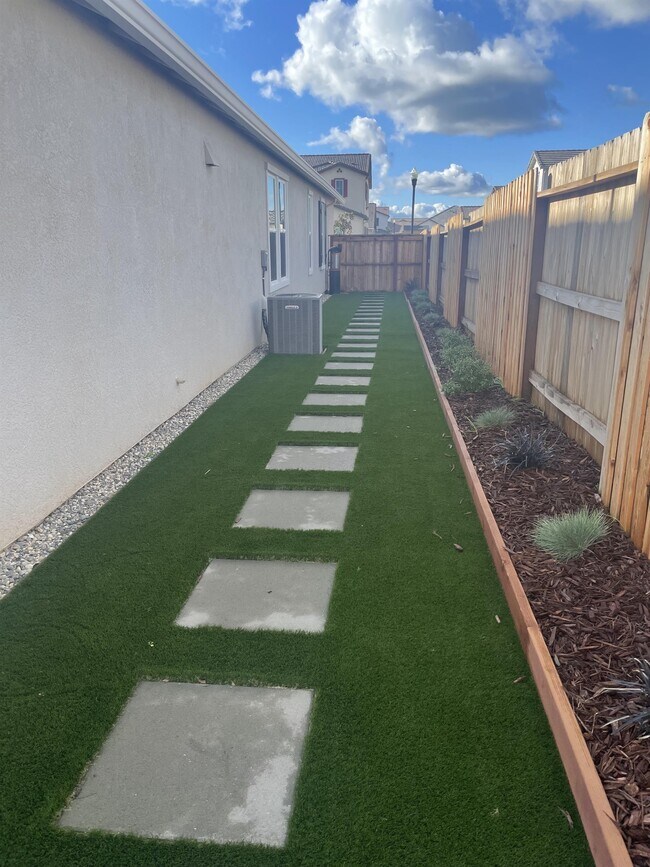 Building Photo - 10431 Arnado St