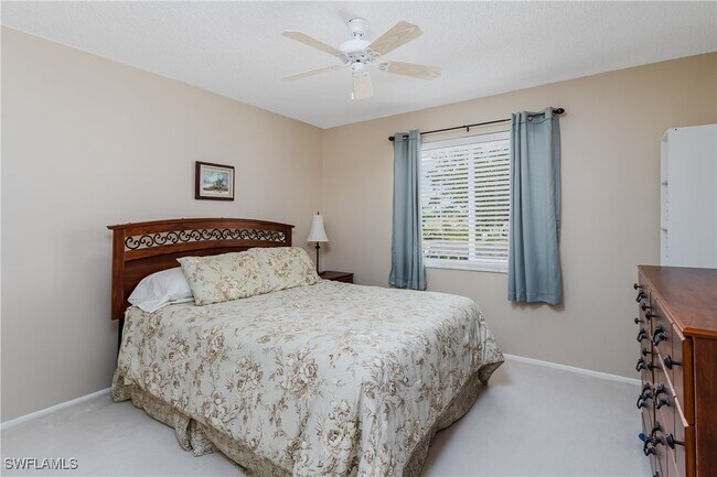 Building Photo - 4912 Tamiami Trl E