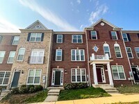 Building Photo - Beautiful and Spacious 3 Bed 2/2 Bath Bric...