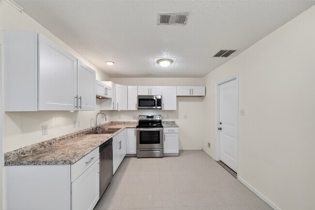 Building Photo - 15022 Chipman Ln.