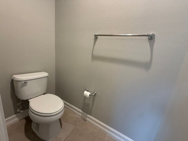 Building Photo - Beautiful Townhome in Lutz