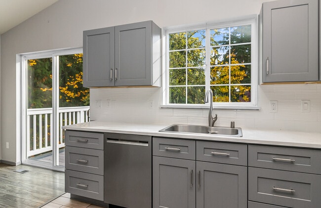 Building Photo - 2132 87th Ave SE