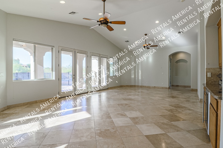Building Photo - 14136 E Gloria Ln