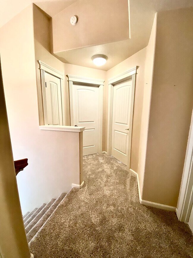 Building Photo - 3 Bedroom 2.5 Bath, 3 Car Garage w/Gorgeous Exterior