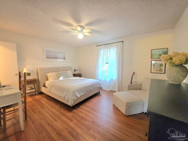 Building Photo - 5949 Rolling Greens Dr