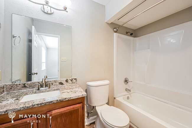 Building Photo - 7024 Greenview Cir S