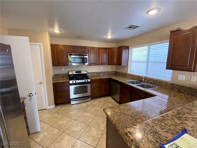 Building Photo - 4532 English Lavender Ave