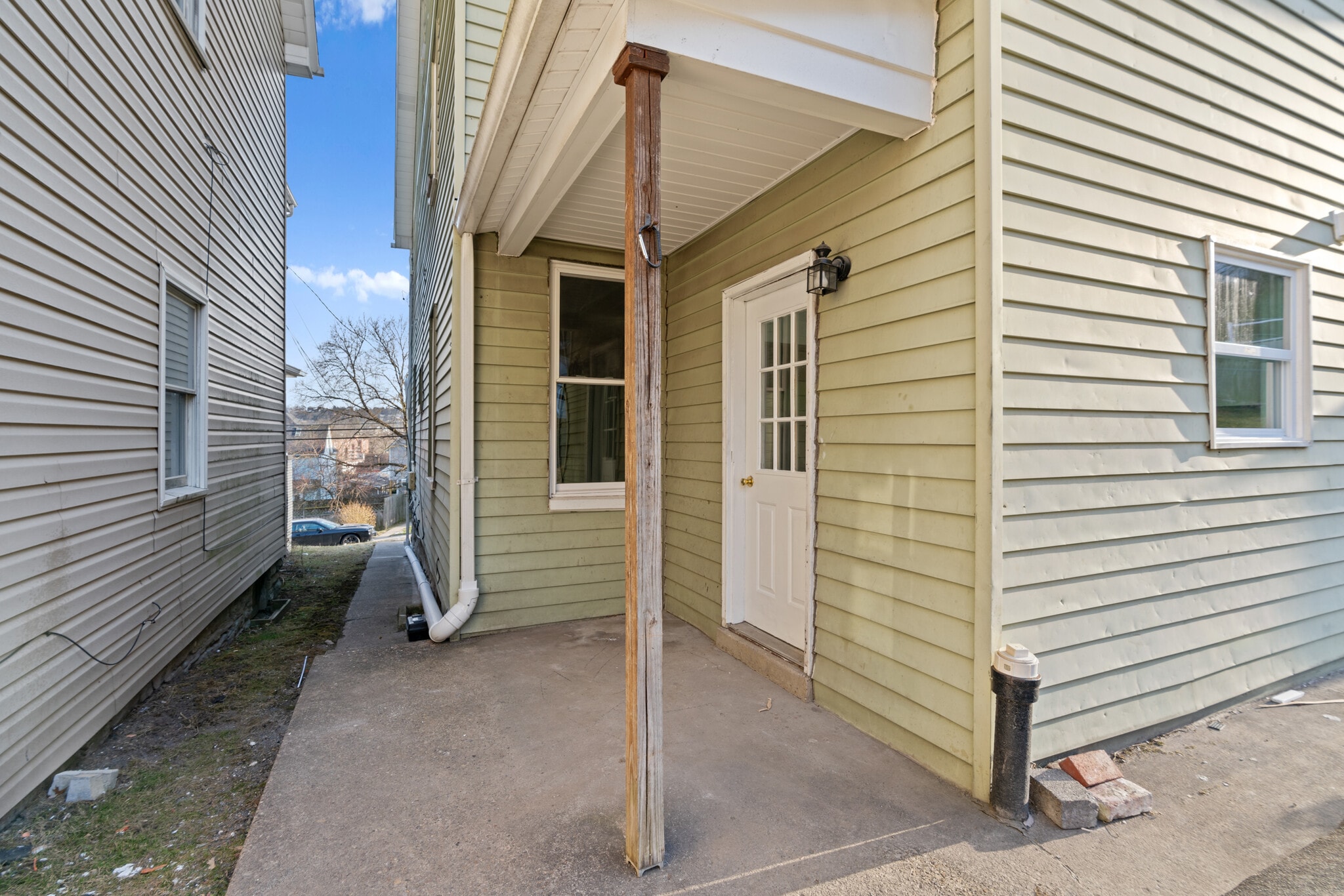 Building Photo - 306 7th Ave