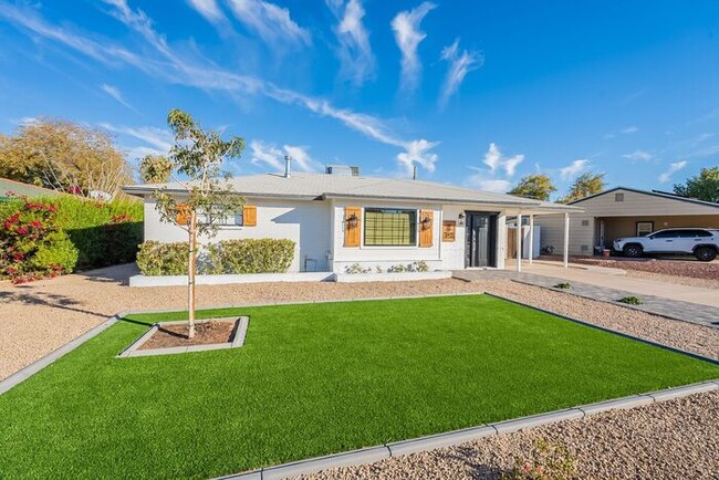 Primary Photo - Stunning 2 Bed 2 Bath Home in Uptown Phoenix