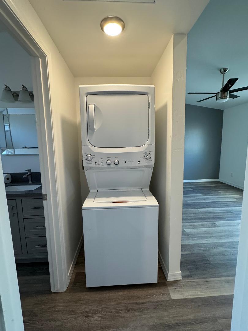 Washer/Dryer - 1051 Fathom Dr