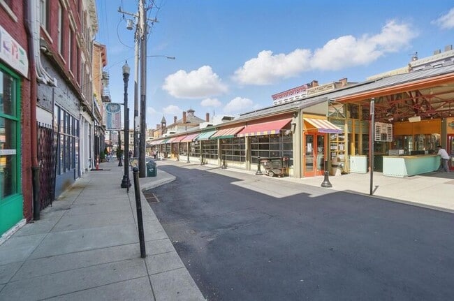 Building Photo - 107 W Elder St