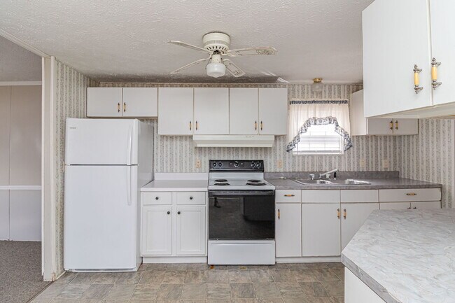 Building Photo - *Great Location!* 2 Bedroom | 2 Bathroom Singlewide in Goldsboro *Lawn Care Included!*