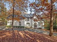 Building Photo - Beautifully built, renovated home boasts 5 BD, 5 BT, providing ample space for a growing family a...