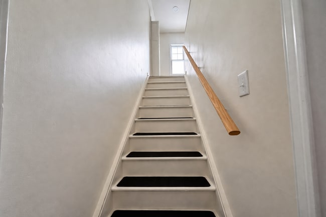 Building Photo - Updated 3BR Home with Garage and Fenced Yard