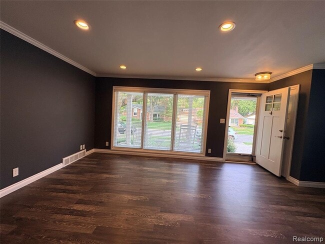Building Photo - 1341 Catalpa Dr