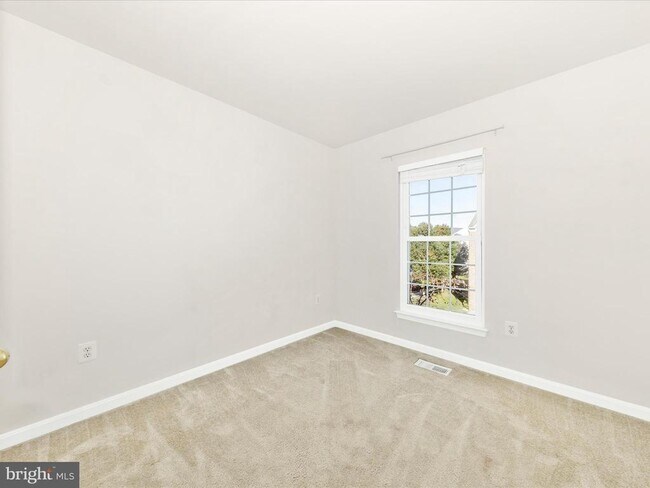 Building Photo - 2103 Paxton Terrace